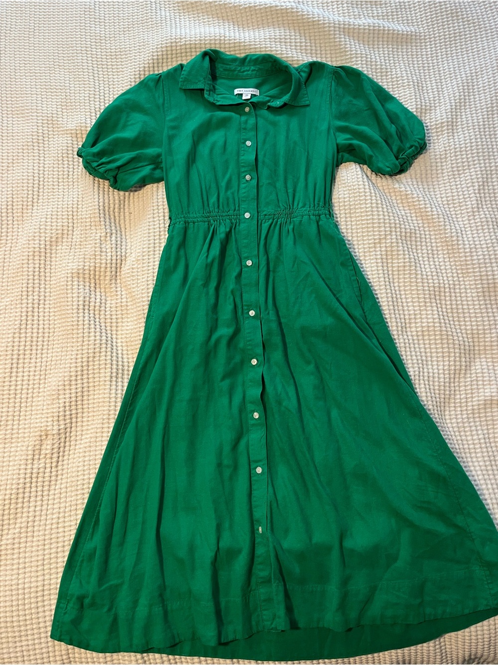 Button-Front Emerald Midi Dress with Puff Sleeves